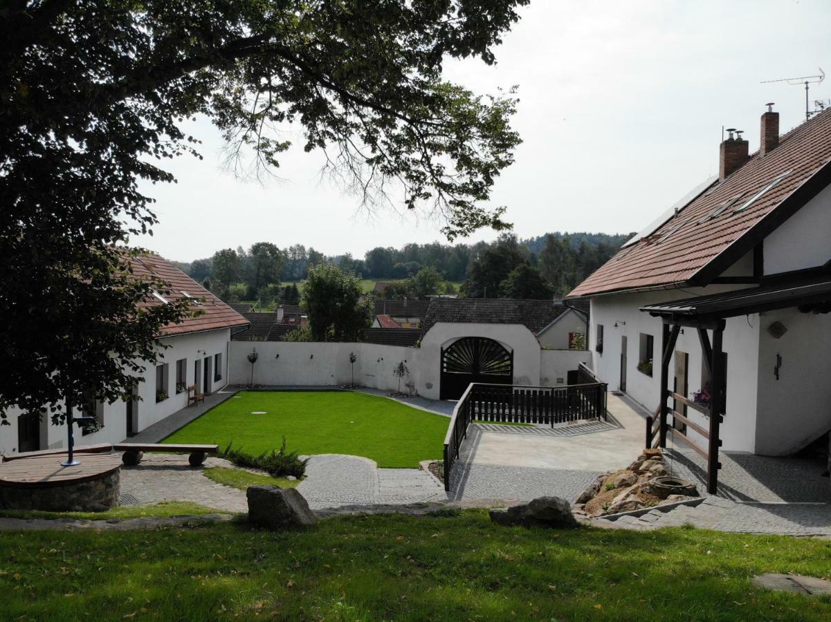 Statek Cesky Dvur Hotel Postupice ภายนอก รูปภาพ